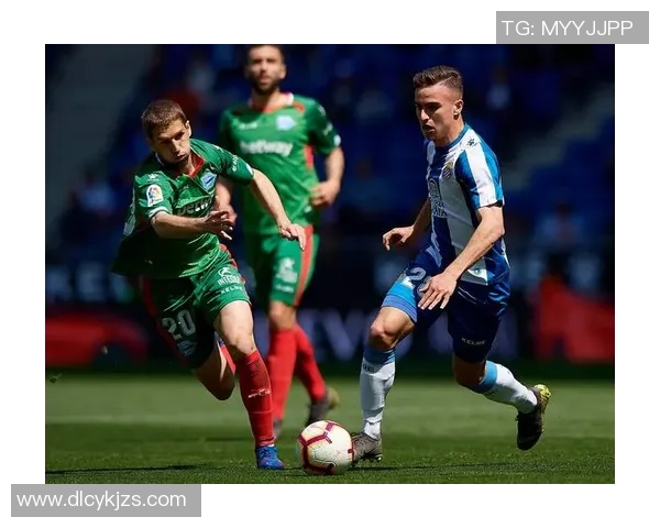 西甲阿拉维斯锋线磨合逐渐成型新赛季期待进攻火力全面提升