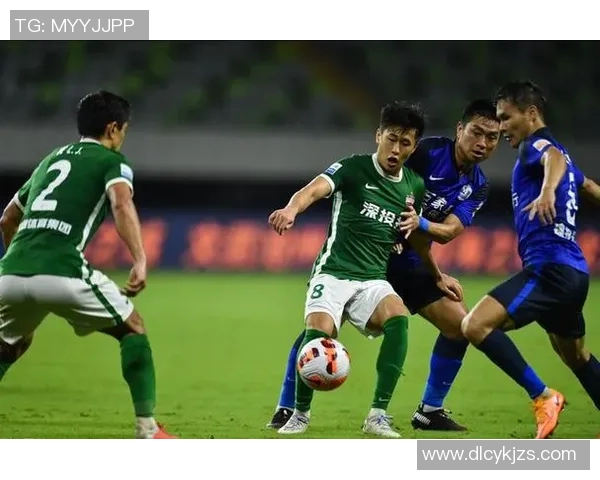 戴伟浚精彩任意球破门助力球队逆转胜利展现超凡球技