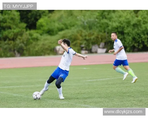 全面解析最新联赛动态与赛事信息助力球迷掌握精彩瞬间 全面解析最新联赛动态与赛事信息助力球迷掌握精彩瞬间