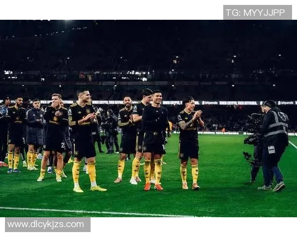 曼联艰难跻身英超前四,球迷喜忧参半 曼联艰难跻身英超前四,球迷喜忧参半