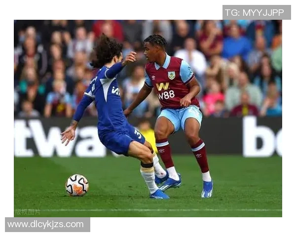 英格兰2-2战平乌克兰,斯特林最后时刻扳平比分,精彩对决引爆全场 英格兰2-2战平乌克兰,斯特林最后时刻扳平比分,精彩对决引爆全场